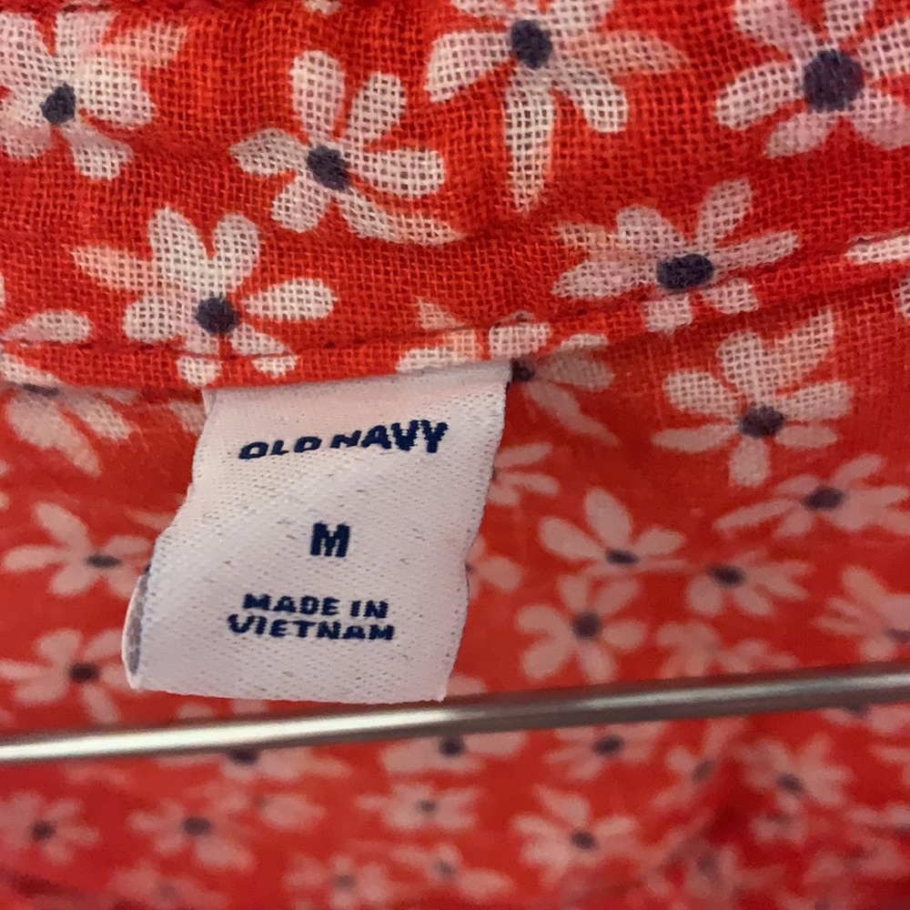 Old Navy Button Down Tie Front Top with Cute Daisies. - Picture 2 of 3